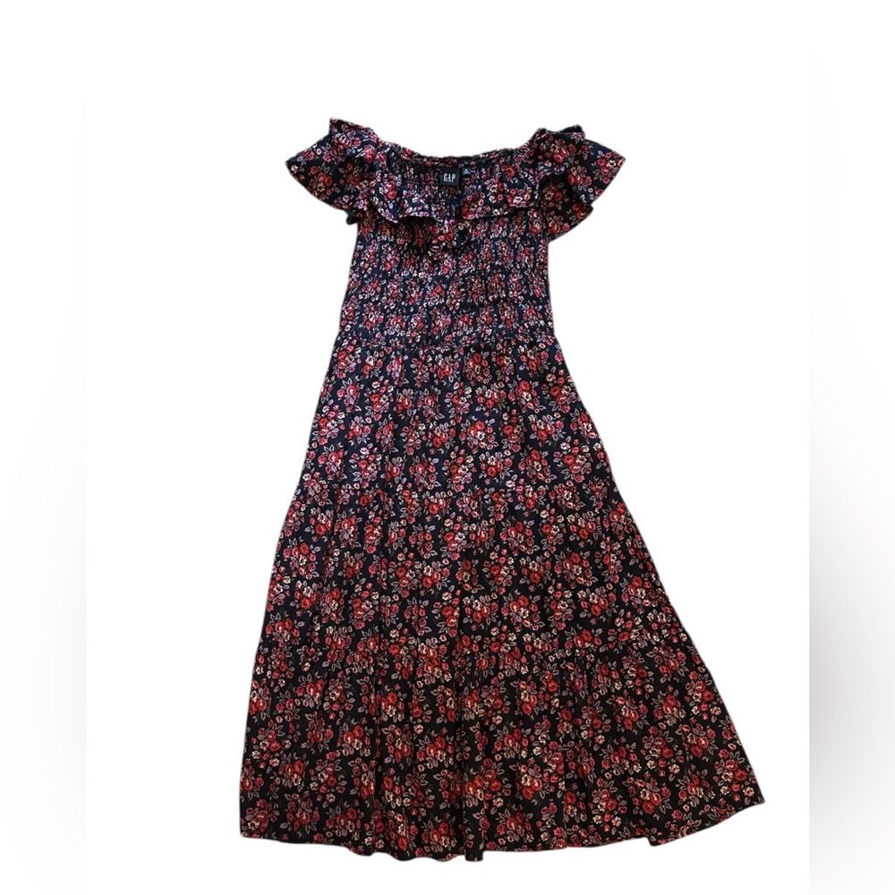 Gap floral maxi dress with ruffles at the neckline and ruched bodice. Cotton.